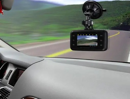 車載 DVR レンズは夜間運転の安全にどのように役立ちますか?